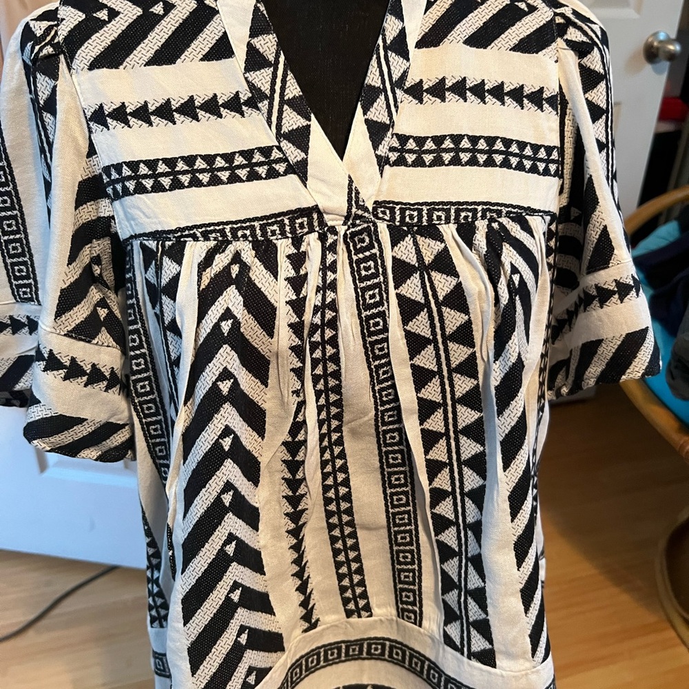 Black and White Geometric Patterned Women's Top